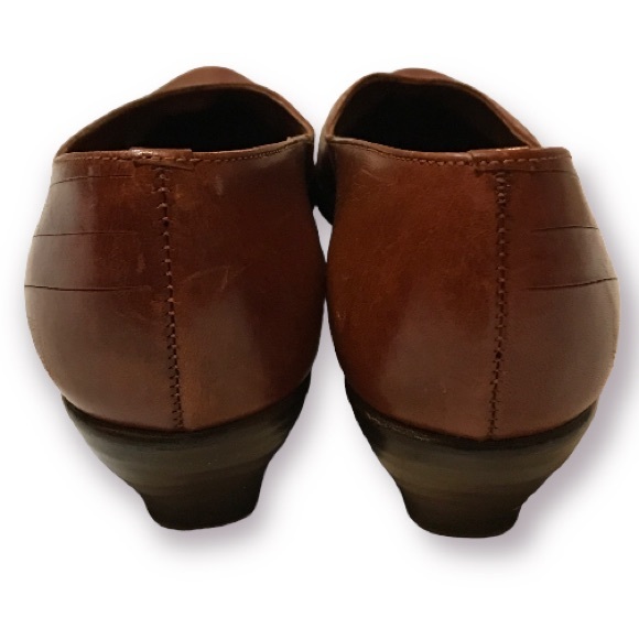 VTG RED CROSS LEATHER FLATS - Picture 5 of 13